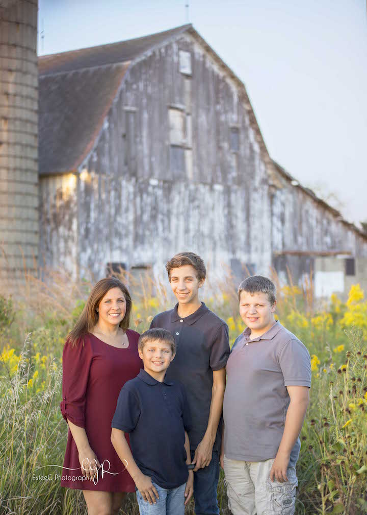 Photograph compliments of EsteeG Photography, on location at Green Farm, Naperville